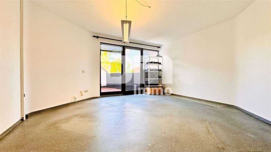 Schöne zentral gelegenes Büro mit drei Balkonen und Tiefgaragenstellplatz - 2.OG Raum 2 / Zugang Balkon